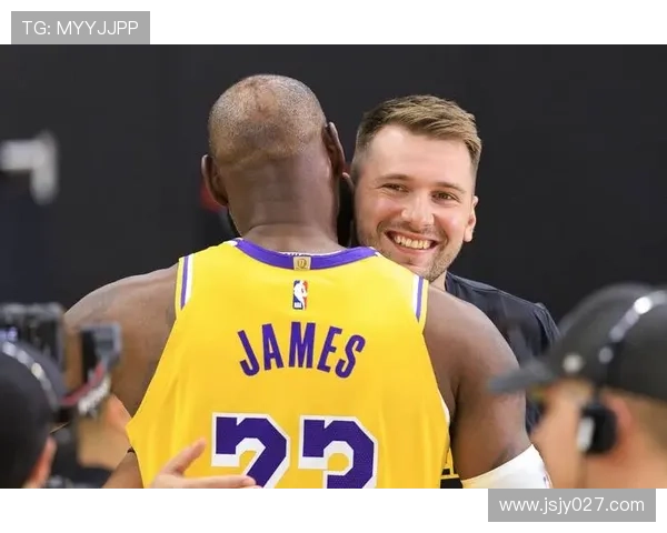 里夫斯盛赞东契奇为最爱队友东契奇幽默回应称其太幼稚不喜欢